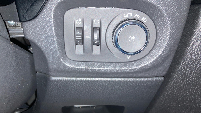 Vauxhall Corsa 100kW Yes 50kWh 5dr Auto Electric Hatchback